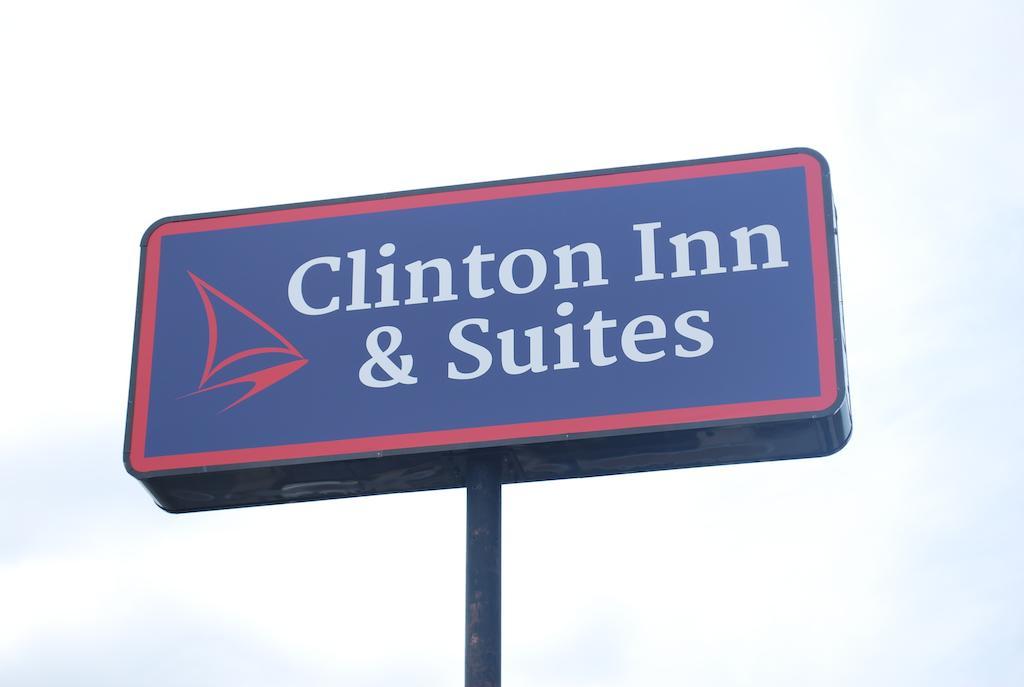 Clinton Inn & Suites Порт-Клінтон Екстер'єр фото